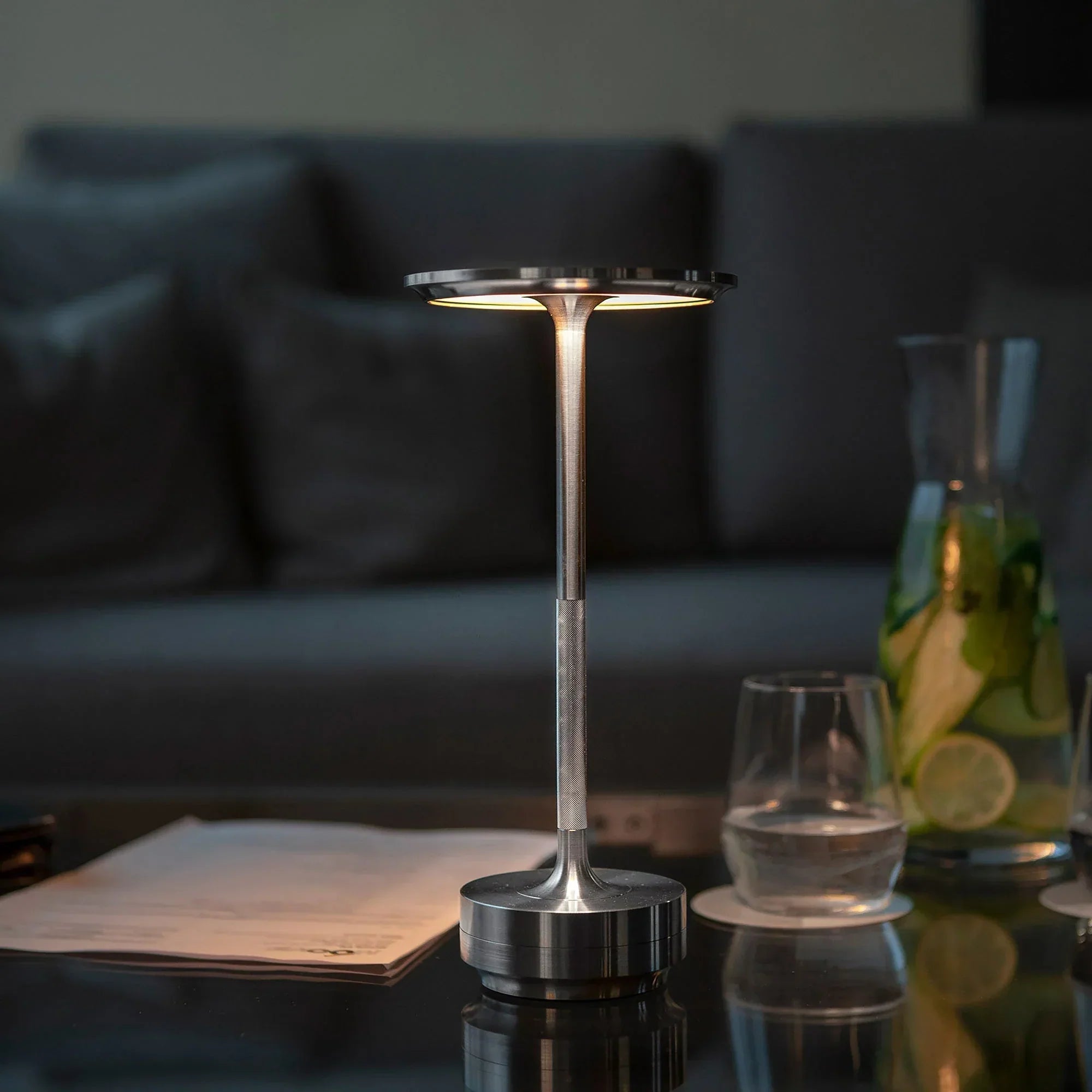 Moderne Messing-Kegel-LED-Accu-Tafellamp 1-Licht