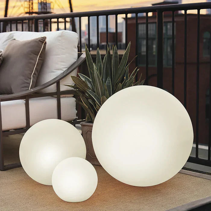Moderne PE Globe Buiten Tuinlamp LED Oplaadbaar